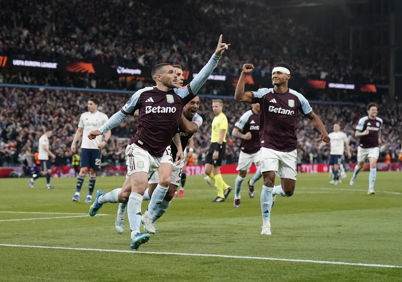 Thiago Silva khen ngợi McGinn: Anh ấy thật tuyệt vời và Brazil cần chú ý đến anh ấy ở World Cup