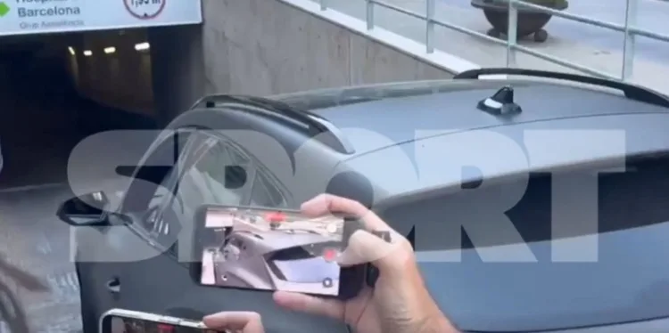 Mọi người: Gordon đã đến bệnh viện khám bệnh ở Barcelona bằng ô tô và sẽ ký hợp đồng vào hôm nay