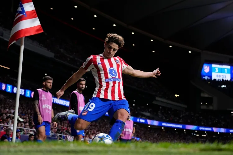 Phóng viên: Atletico Madrid ban đầu tưởng Alvarez sẽ ở lại đội bóng nhưng kế hoạch chuyển nhượng trước đó đã bị đình trệ