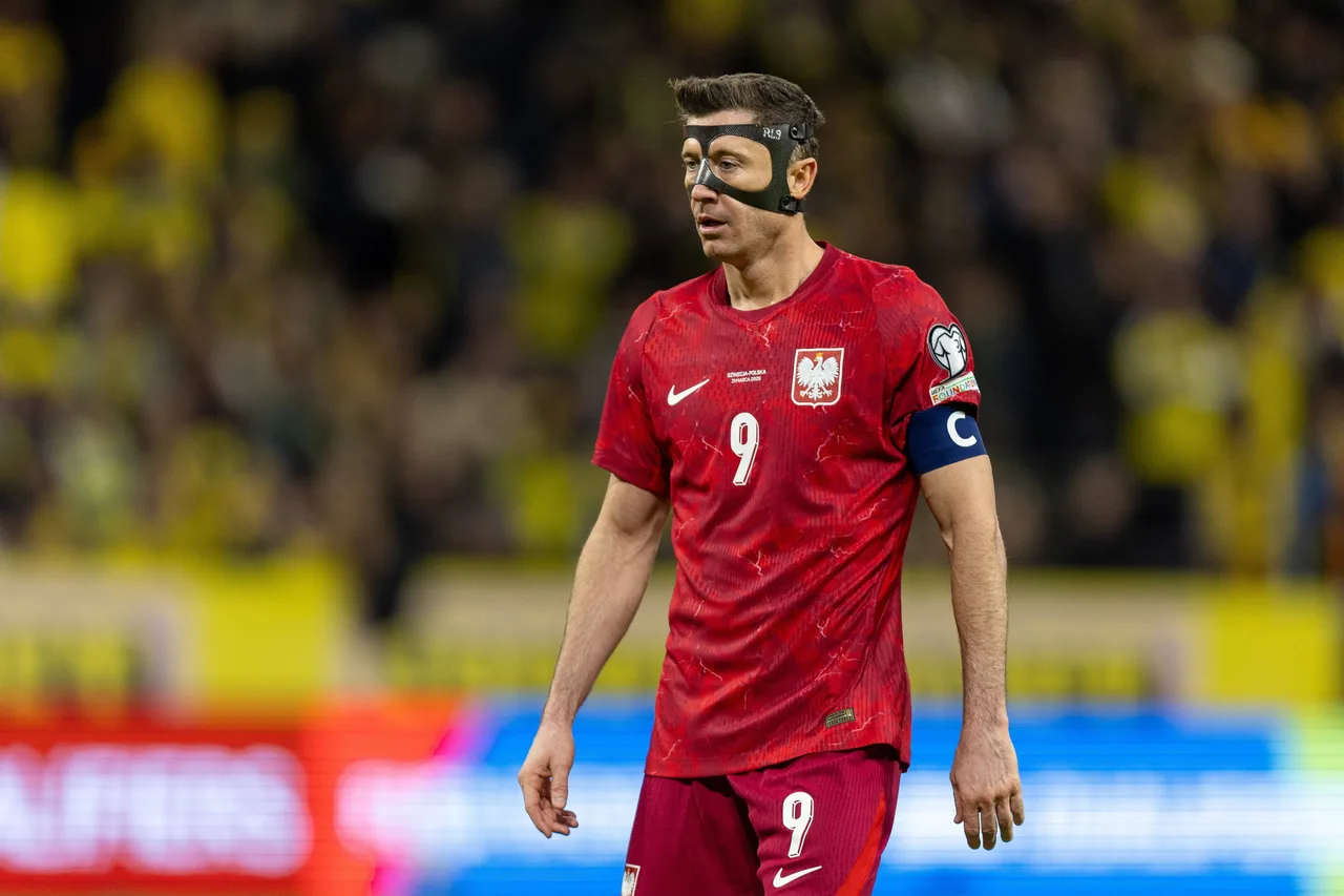 Foster: Man United nên ký hợp đồng với Lewandowski trong một năm vì anh ấy có thể mang lại kinh nghiệm và trở thành hình mẫu cho giới trẻ