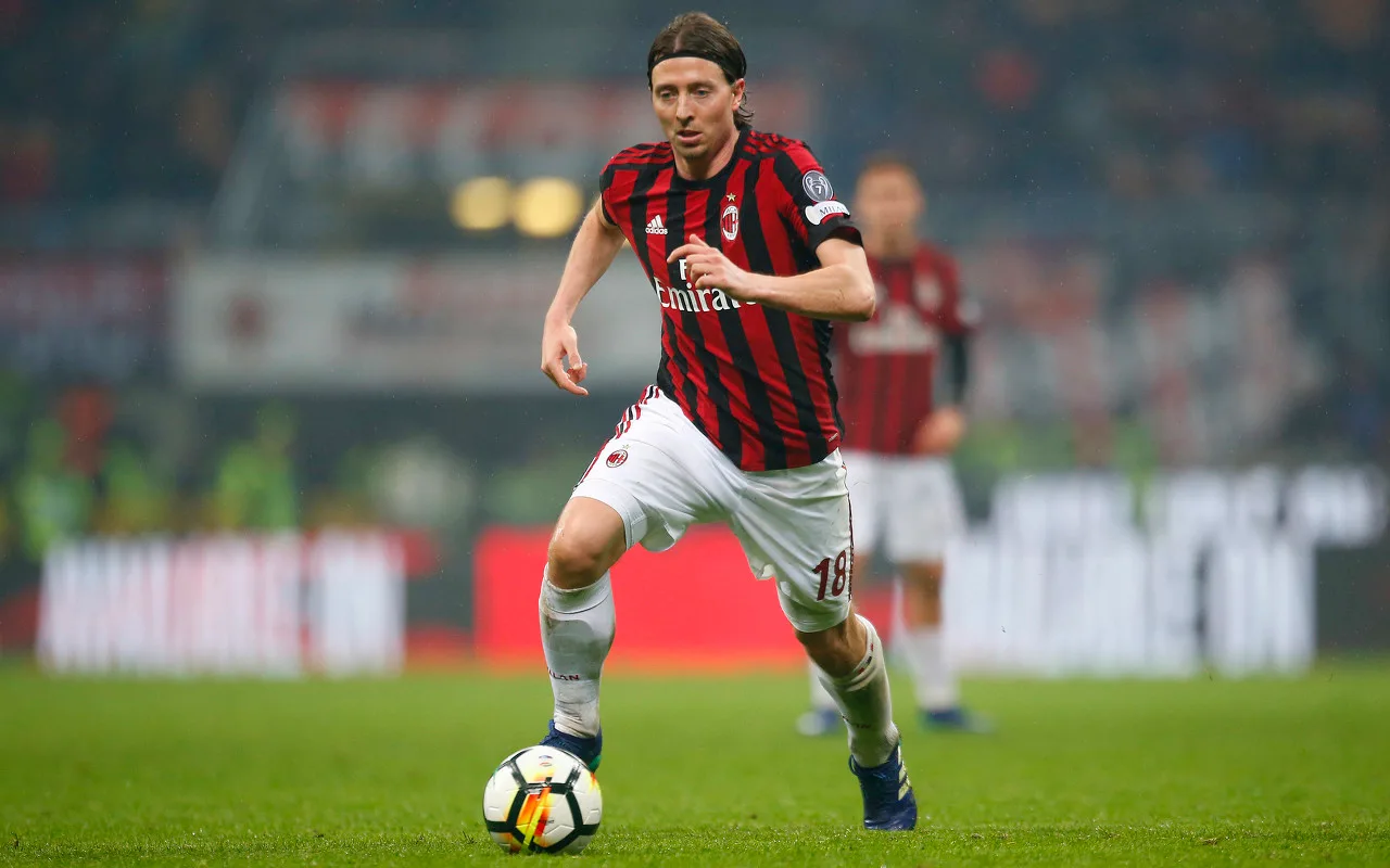 Montolivo: Giroud che đậy vấn đề tiền đạo của Milan, Asari và Ricci cần thêm cơ hội