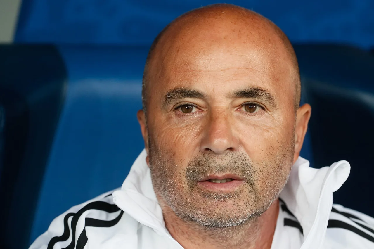 Sampaoli: Messi đang quan sát cách chuyền bóng khi đi bộ. Màn trình diễn của Di Maria sẽ khiến HLV muốn chiêu mộ anh