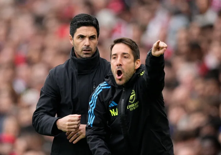 Truyền thông Anh: Kiếm 1 triệu khi ghi bàn thắng 1. Huấn luyện viên phụ trách dàn dựng của Arsenal, Joffe đã nhận được 34 triệu bảng tiền thưởng mùa này.