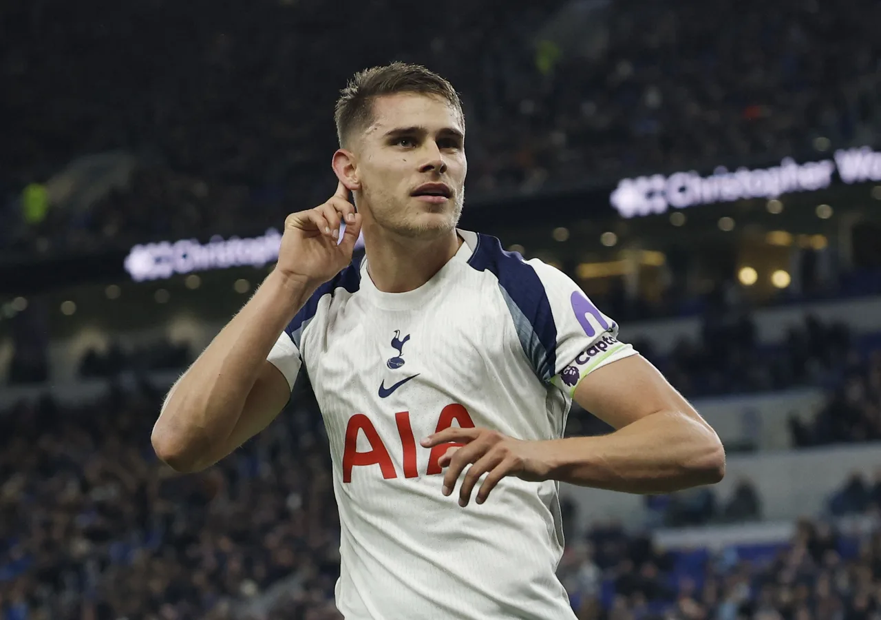 Phóng viên: Cả gia đình Van der Ven đều là fan của Hồng quân. Liverpool chưa tính đến nhưng Barcelona cũng đang để ý.