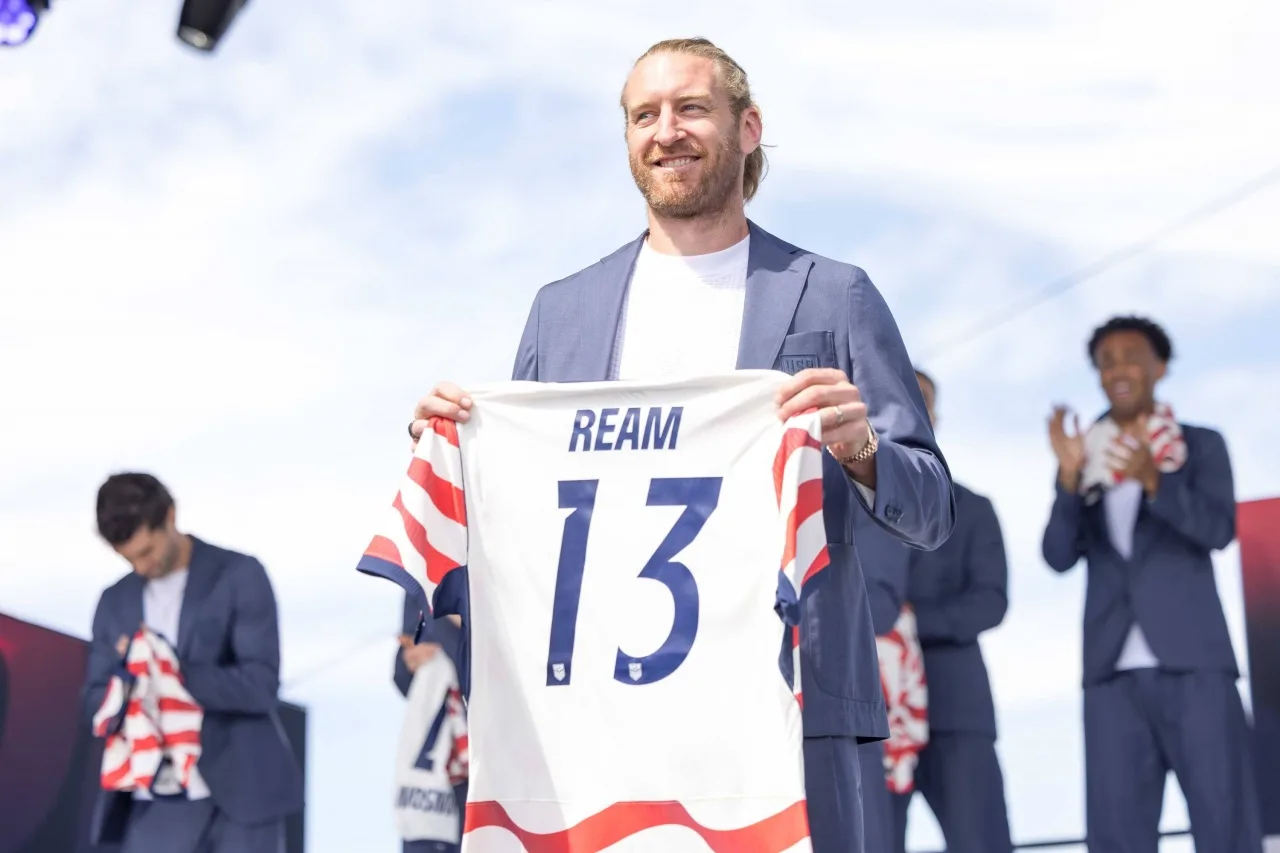 Hậu vệ Tim Ream, 38 tuổi, đội trưởng Mỹ: Chuyện này còn khó tin hơn cả giấc mơ thành hiện thực