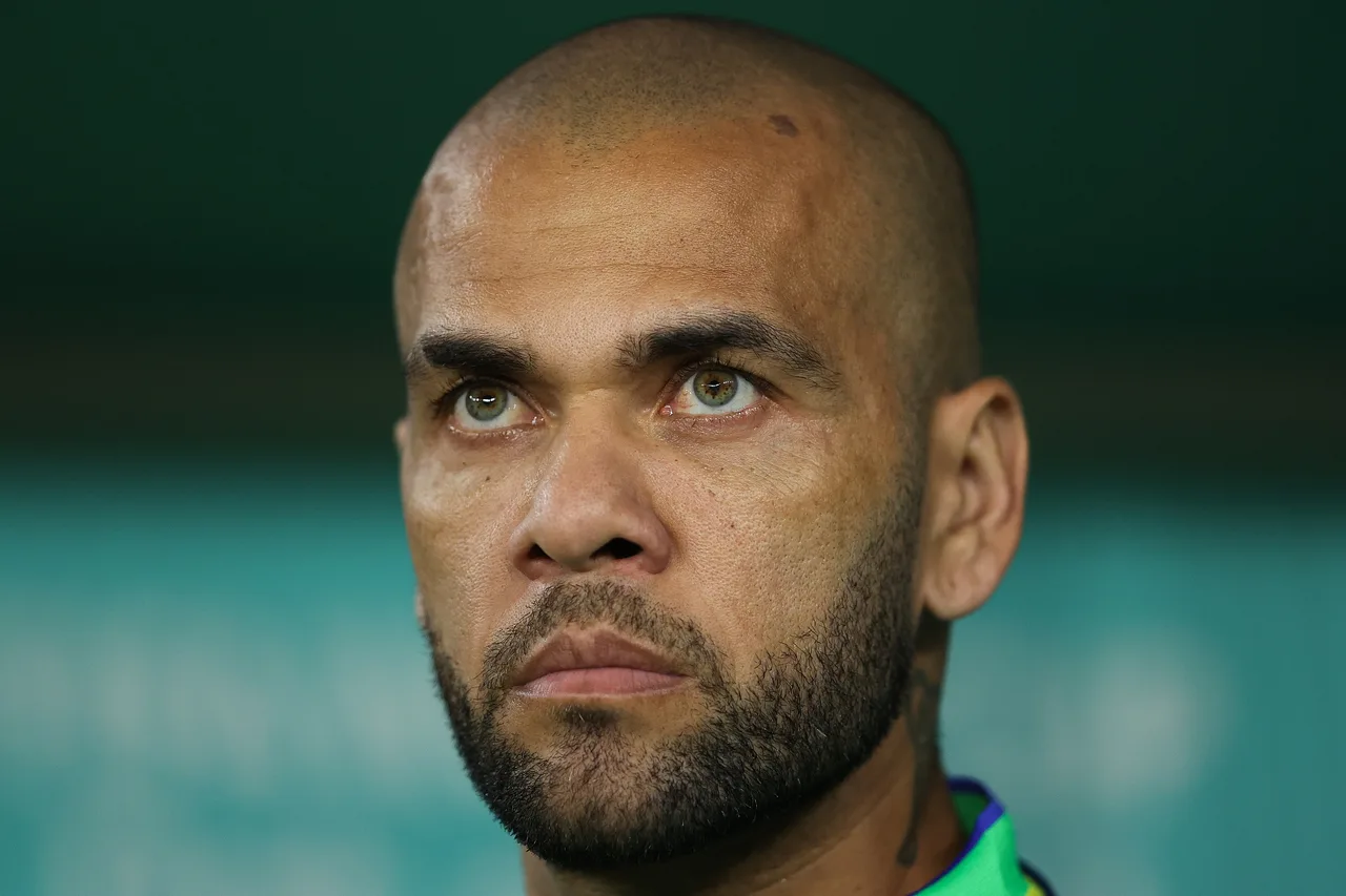 Alves: Kiếm 113 euro dọn dẹp trong tù còn quan trọng hơn việc kiếm tiền triệu khi chơi bóng đá