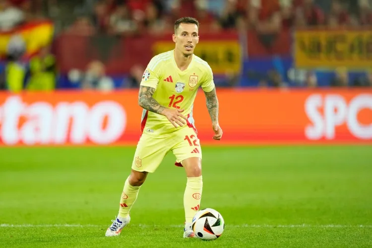 Grimaldo: Thần tượng của tôi luôn là Messi. Tôi đã nghiên cứu những cú đá phạt của Juninho, Cristiano Ronaldo và những người khác.