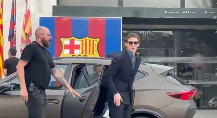 Cuối cùng cũng chờ đợi bạn! Romano đăng video: Gordon đã tới trụ sở Barcelona và sẽ ký hợp đồng