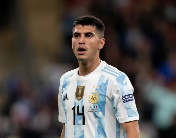 Palacios: Tôi có thể trở thành thủ môn nếu được khoác áo đội tuyển quốc gia. Messi là cầu thủ xuất sắc nhất thế giới nếu anh ấy còn thi đấu.