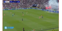 Cú sút xa của Vitinha đi vọt xà ngang và Raya phải điều trị chứng chuột rút sau khi lặn.
