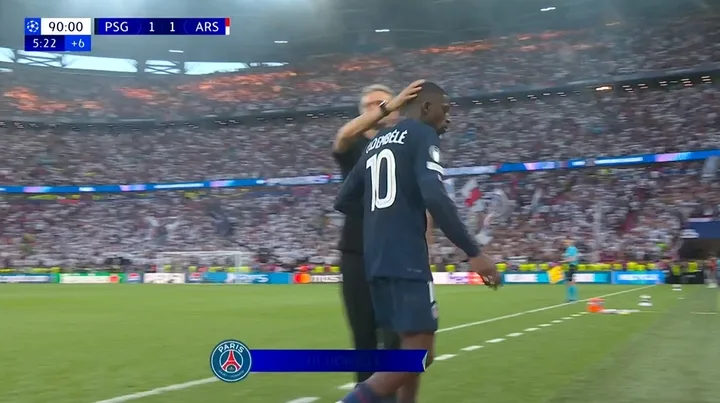 Paris thay người ở phút bù giờ, Gonzalo Ramos vào thay Dembélé bị chấn thương