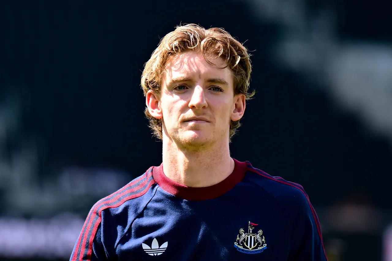 Hàng ngày: Gordon rời Newcastle theo điều kiện thân thiện để tránh tình trạng hỗn loạn chuyển nhượng Isaac mùa trước