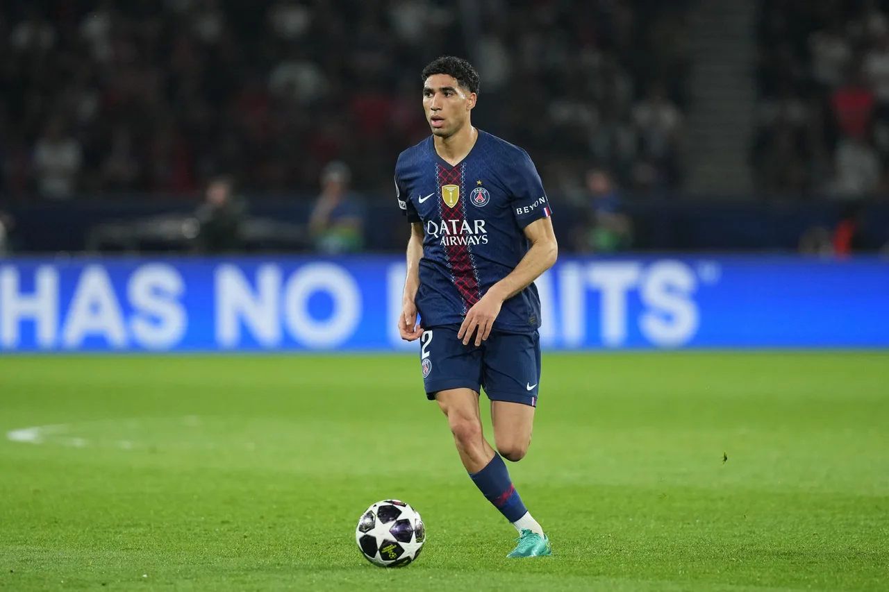 Ashraf đã giành chức vô địch Champions League lần thứ 3, đồng hạng với Eto'o cho nhiều đội châu Phi nhất.