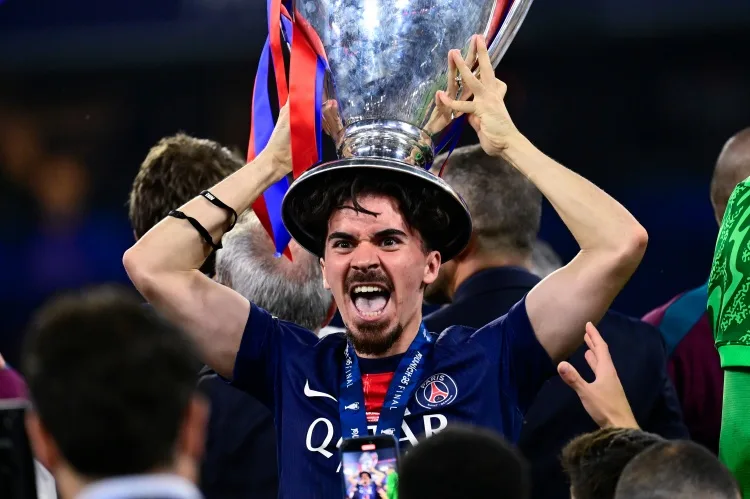 Tiền vệ cốt lõi thực sự! Vitinha đã thực hiện thành công 9 đường chuyền trong một trận 9 ở Champions League. Trước đây chỉ có Xavi làm được điều đó.