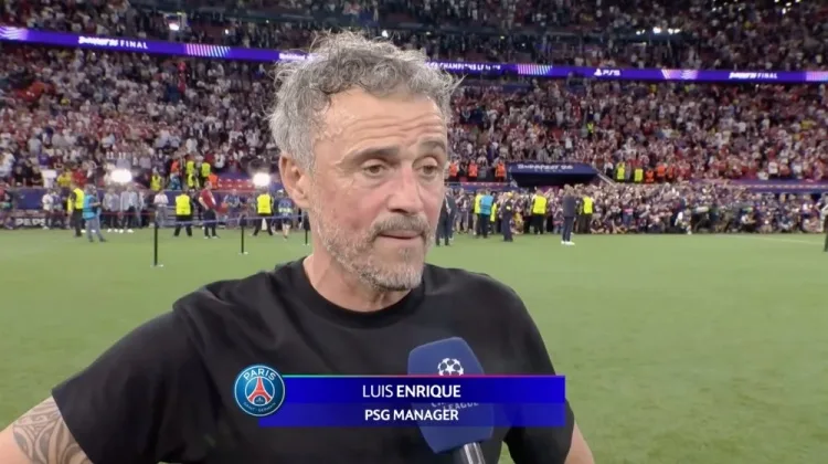 Ba chiếc cúp Champions League, bạn đã trở thành huyền thoại? Enrique: Tôi không quan tâm đến những danh hiệu này
