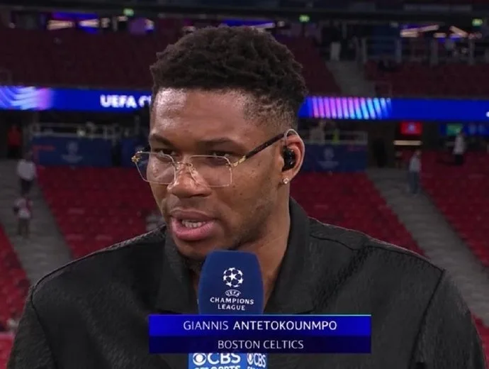 Ô long! Ngôi sao NBA Giannis Antetokounmpo là khách mời của Champions League nhưng đài truyền hình nhầm anh là cầu thủ Celtics