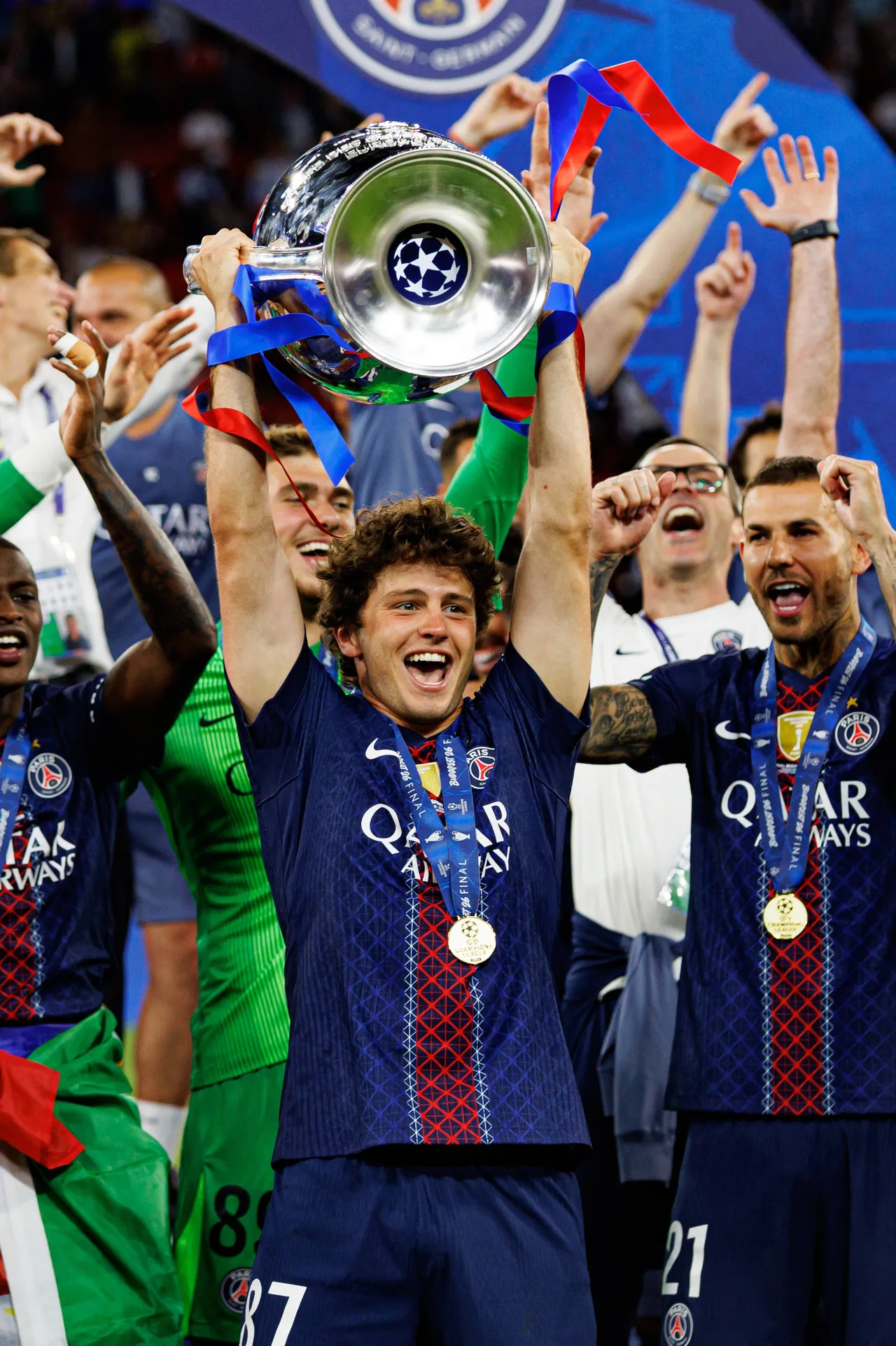 ZXFACT2QXZ bảo vệ Champions League! Neves 6592 triệu euro gia nhập Paris, chơi cho 2 và giành vương miện 8 năm 21, trị giá 1.1 triệu