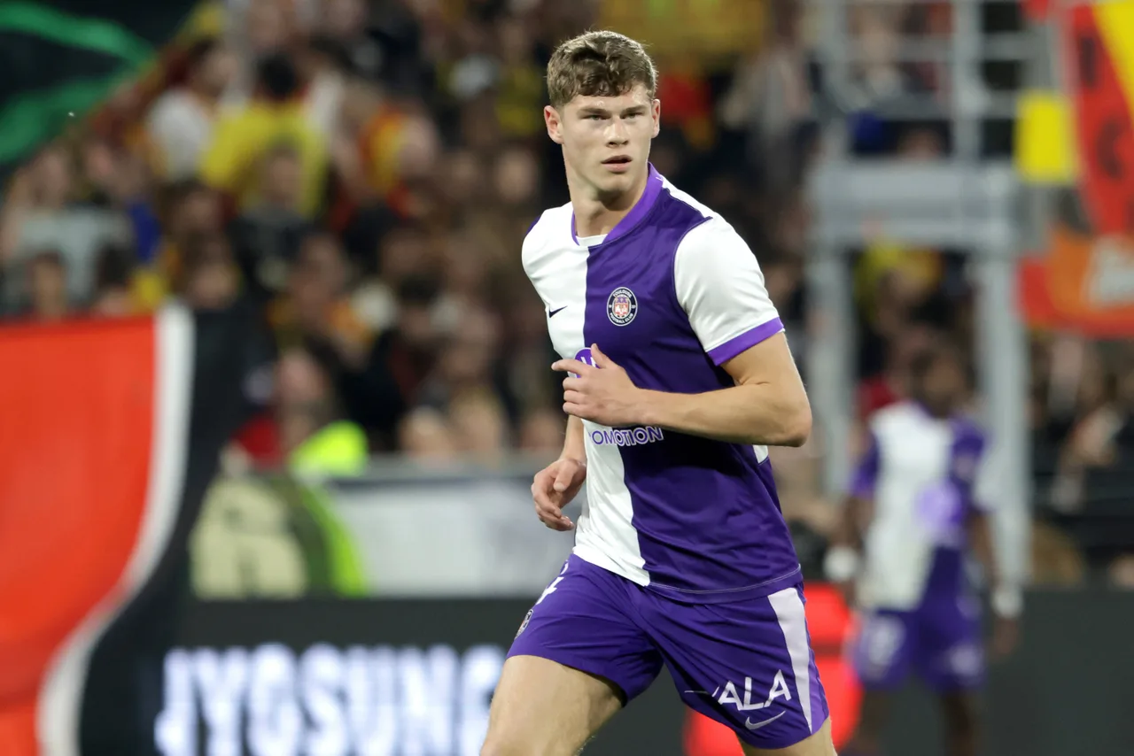 Romano: Brighton đang theo đuổi hậu vệ Cresswell của Toulouse một lần nữa, nhưng lời đề nghị trị giá 2300 triệu euro trong kỳ chuyển nhượng mùa đông đã bị từ chối
