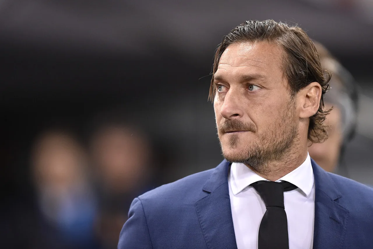 MINI: Ông chủ Roma sẵn sàng đưa ra lời đề nghị mới cho Totti, tăng lương và trao thêm quyền quản lý