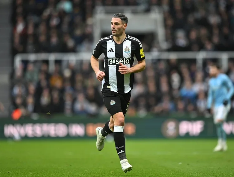 Phóng viên đội: Newcastle đề nghị Schal gia hạn hợp đồng và hy vọng sẽ có kết quả khả quan trong tuần này
