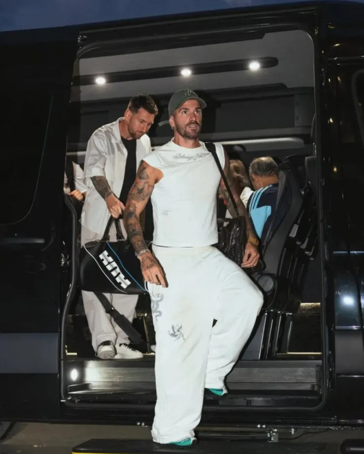 Messi và De Paul tới Kansas City bằng chuyên cơ riêng để hội quân cùng Argentina