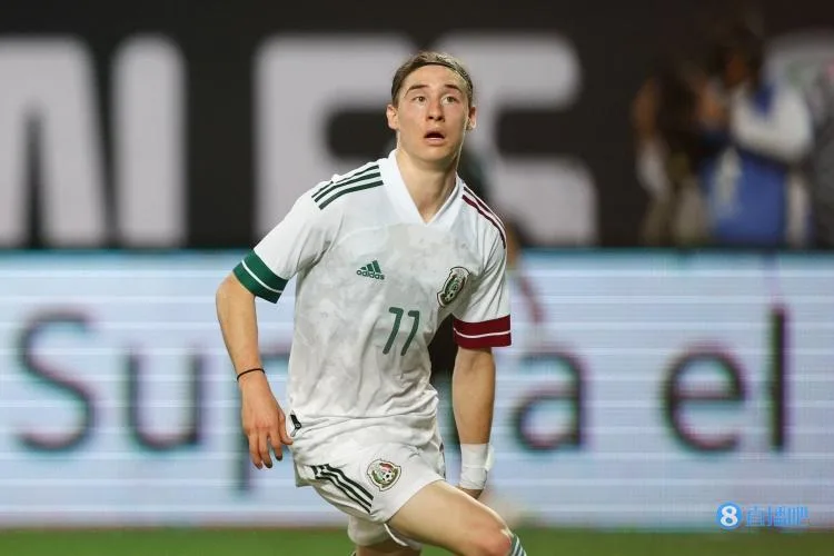 khổ sở! Cầu thủ chạy cánh người Canada Marcelo Flores đứt dây chằng chéo trước, sẽ lỡ World Cup