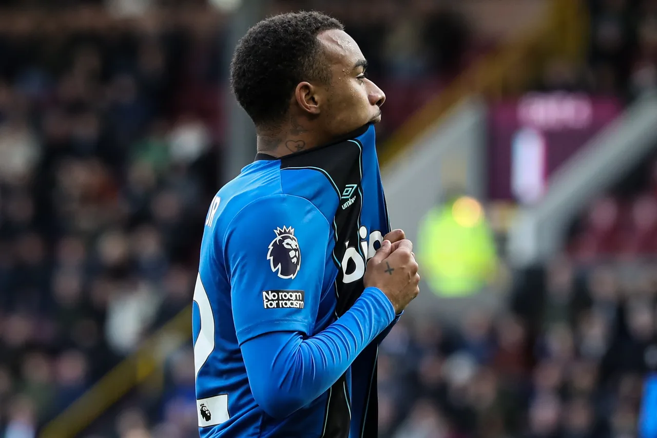 Truyền thông Anh: Arsenal quan tâm tới tiền vệ Rodgers của Villa và tiền đạo Crupi của Bournemouth