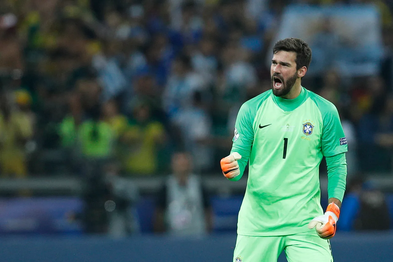 Alisson nói đùa về việc bị la ó: Đây là cuộc sống của một thủ môn. Ngay cả khi bạn không có trách nhiệm để thủng lưới thì bạn vẫn có tội.