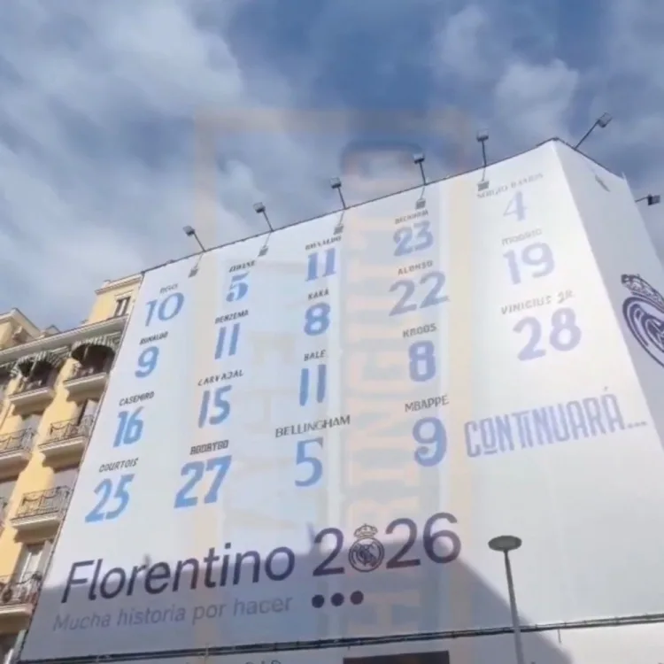 đầy sao! Poster chiến dịch mới của Galeries Lafayette liệt kê các siêu sao đã ký hợp đồng: Figo, Ronaldo, Cristiano Ronaldo, v.v.