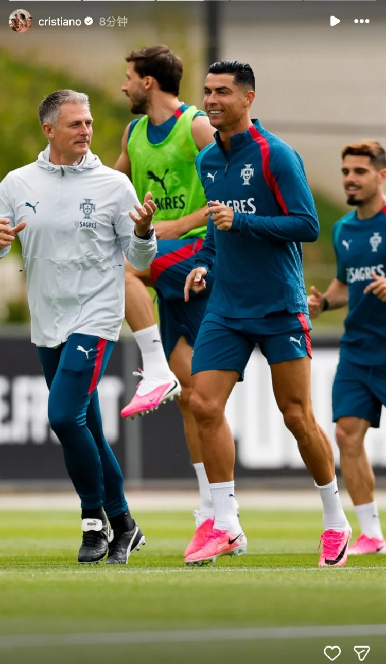 Cảm giác tuyệt vời! Cristiano Ronaldo đăng ảnh tập luyện của đội tuyển quốc gia lên mạng xã hội, sẵn sàng chạy nước rút cho World Cup 6 đầu tiên của anh ấy