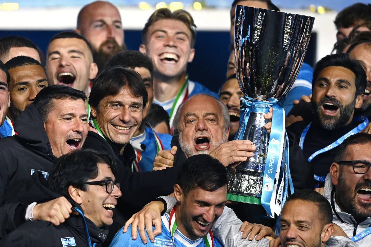 Chúng tôi vẫn là bạn bè sau khi từ chức! Truyền thông Italy: Conte và De Laurentiis cùng nhau đi nghỉ ở Ischia