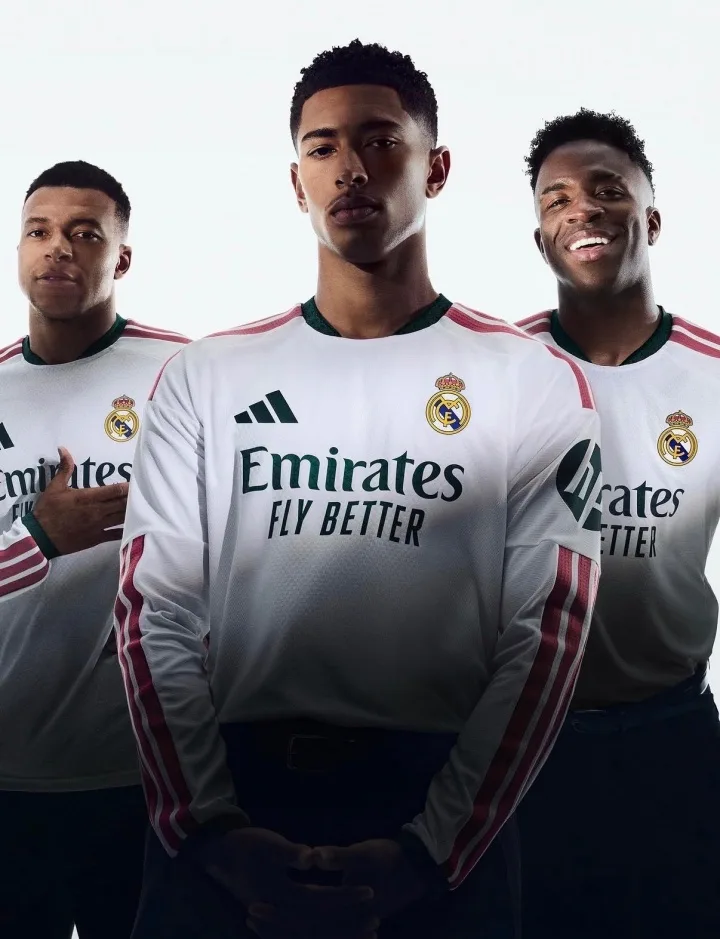 Ít tươi! Real Madrid ra mắt áo thi đấu sân nhà mùa giải 26/27 được trang trí màu hồng + xanh đậm thiết kế bắt mắt
