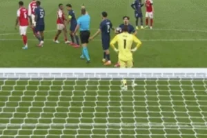 L'Equipe: Trước quả đá phạt đền ở chung kết Champions League, Vitiniya Ashraf đã bảo vệ được quả phạt đền khỏi bị phá hủy.