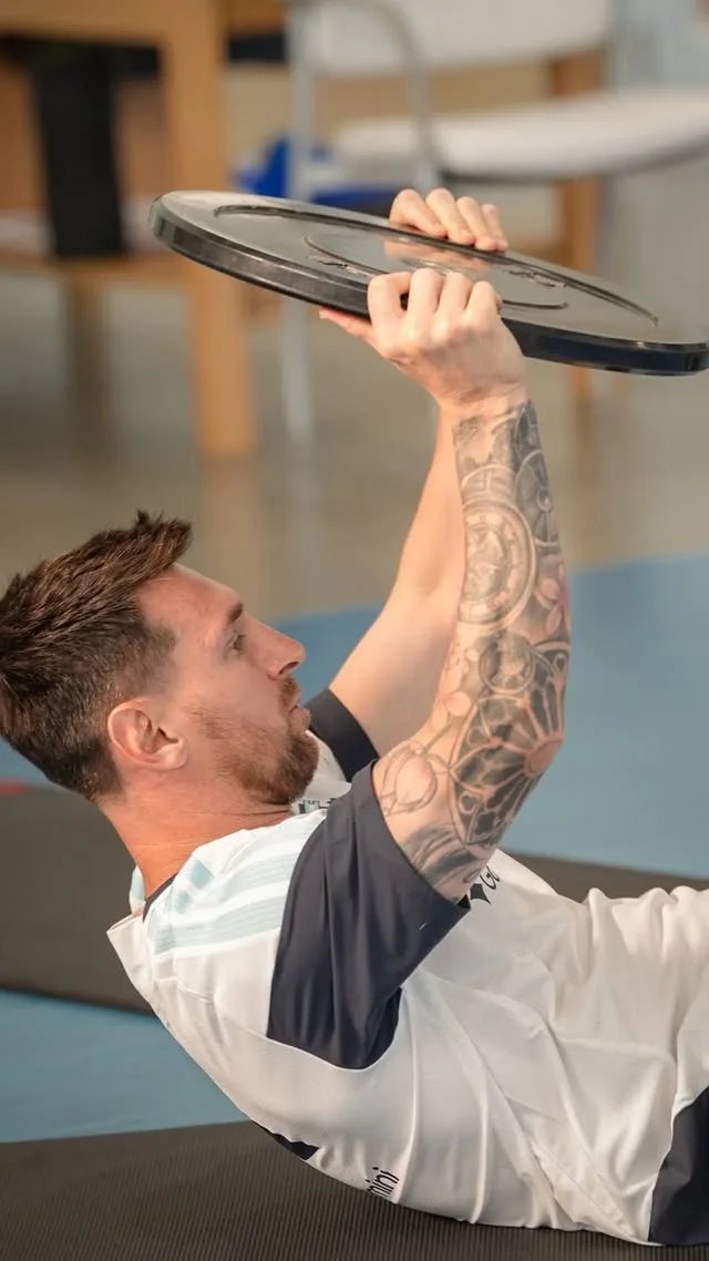 Trận đấu đầu tiên của World Cup chỉ còn chưa đầy hai tuần nữa! ESPN: Messi tập một mình trong buổi tập đầu tiên của Argentina