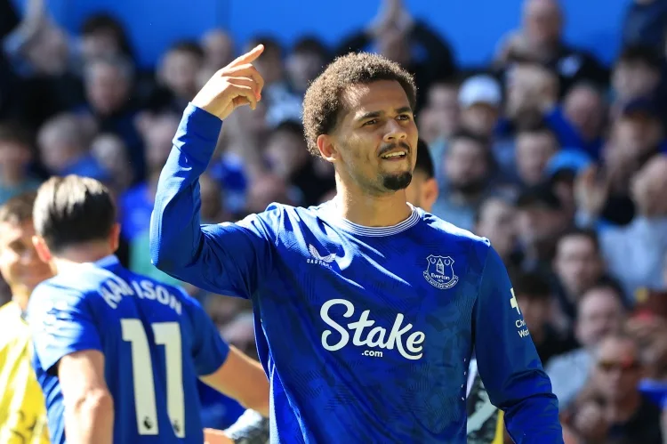 Sky: Everton không lo lắng về tương lai của N'Diaye, CLB đã tổ chức đàm phán cải thiện hợp đồng
