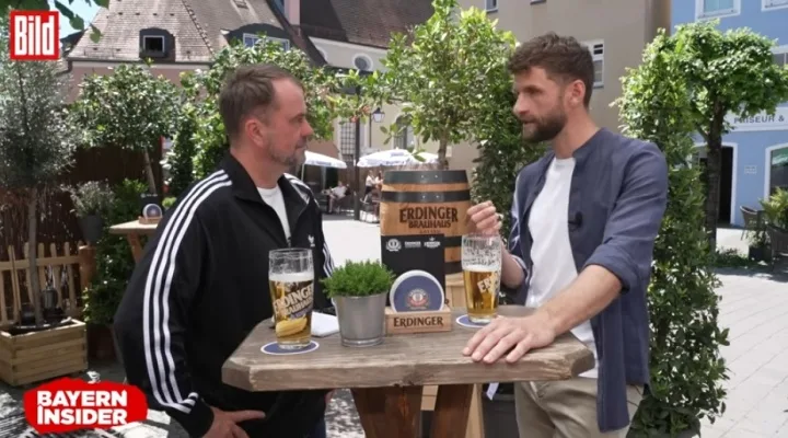 Carl có thể chứng minh mình giỏi hơn Messi ở World Cup không? Mueller: Bạn có ký hợp đồng nào với anh ấy không?