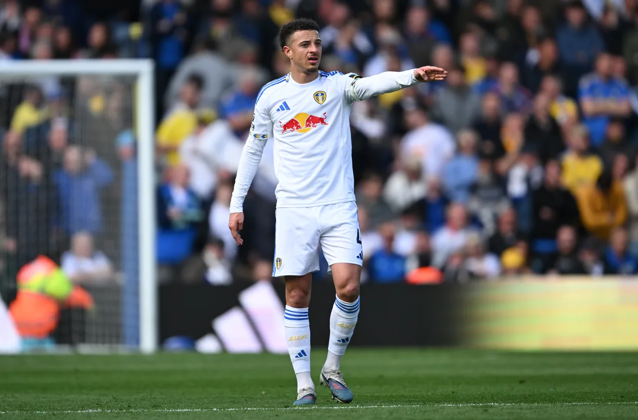 TA: Chủ tịch Leeds United xác nhận gia hạn hợp đồng với đội trưởng Ampadu đến năm 2030