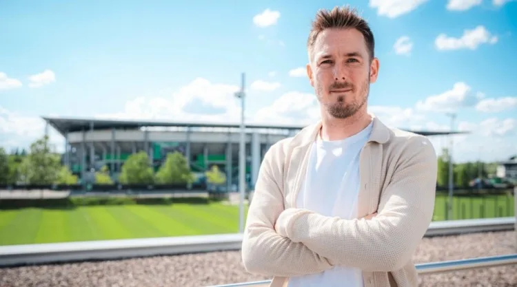 Wolfsburg bổ nhiệm Tobias Strobl làm HLV trưởng, ký hợp đồng đến năm 2028