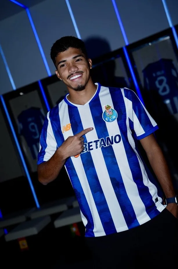 Truyền thông Anh: Manchester United quan tâm đến cầu thủ chạy cánh William Gomez của Porto, điều khoản giải phóng cầu thủ này là 80 triệu euro
