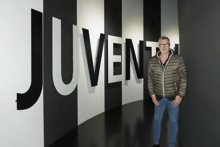 Người nổi tiếng nói về việc chiêu mộ thủ môn Juventus: Donnarumma có khuyết điểm và rời 3C là "sai lầm nghiêm trọng"