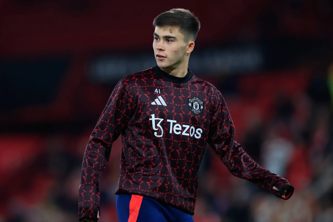 Manchester United: Manchester United quan tâm đến Hall, nhưng tin tưởng vào Armas có thể giúp họ tiết kiệm hàng chục triệu bảng
