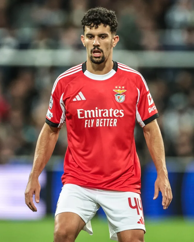 De Sky: Bayern quan tâm đến hậu vệ Araujo của Benfica nếu Hiroyuki Ito hoặc Min-Jae Kim rời đội