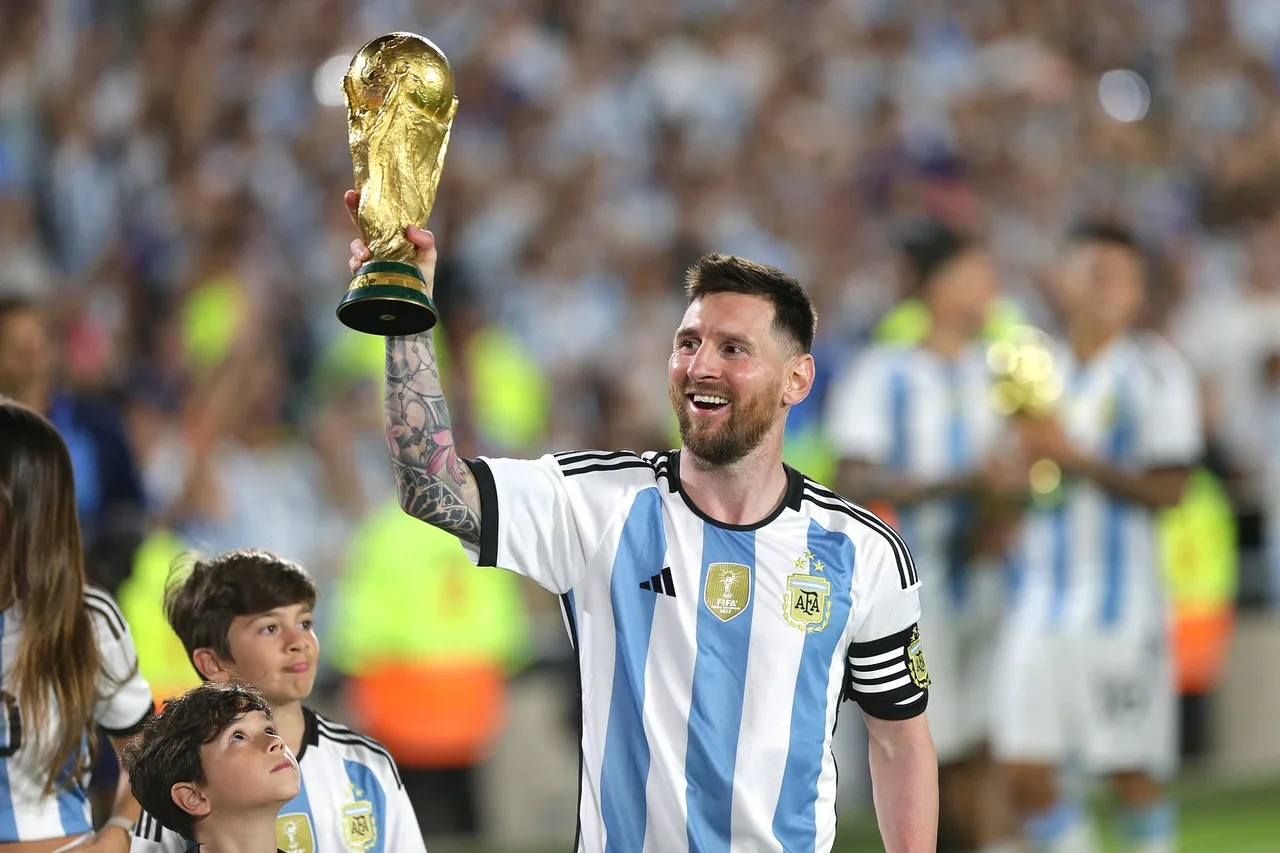 Valdano: Đây là Argentina tuyệt vời nhất từ trước đến nay. Messi đi bộ và đá bóng và không ai có thể ngăn cản anh ấy