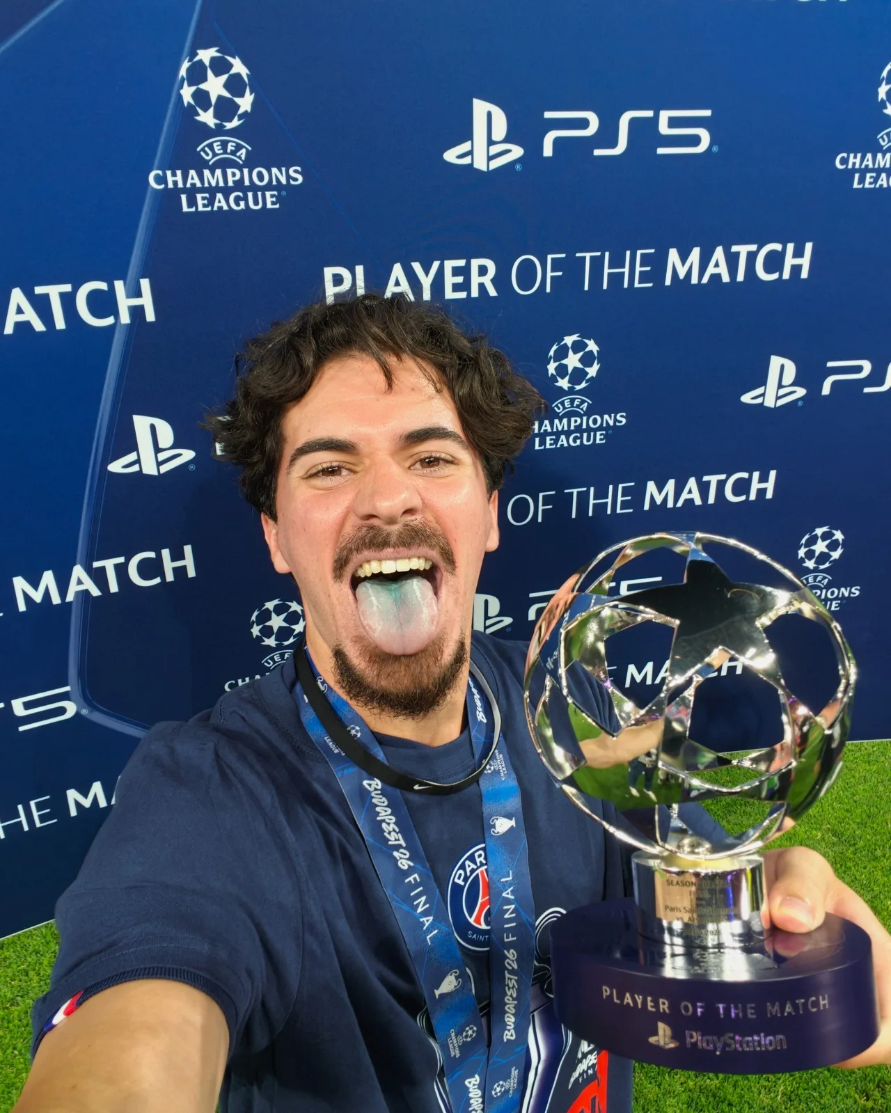 Vitinha: Tôi hạnh phúc khi viết nên lịch sử và hy vọng giành được 3 chức vô địch Champions League liên tiếp. Tập thể sẽ luôn cao hơn cá nhân.