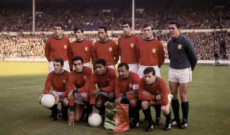 Antonio Simoes: World Cup 2026 có thể là cơ hội cuối để Ronaldo chạm tay vào cúp vàng