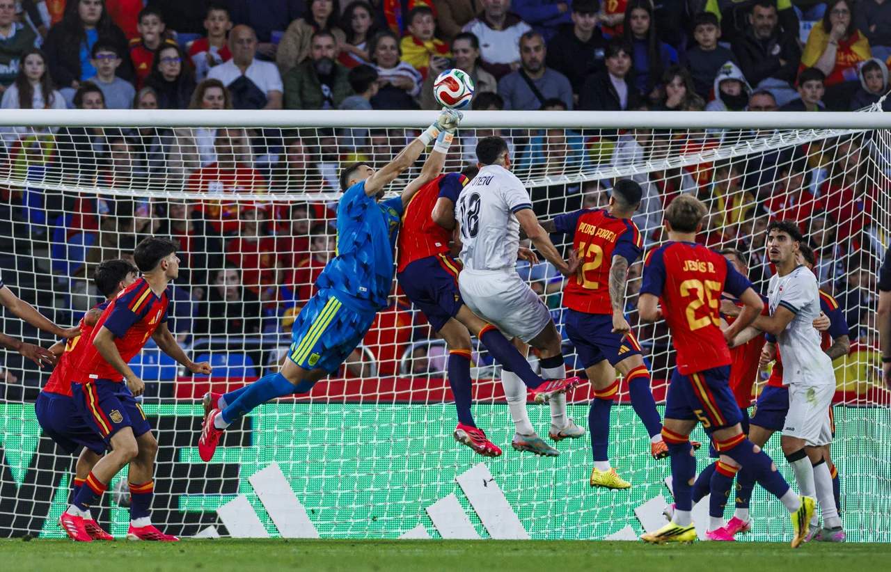 Marca nói về sự lựa chọn số 1 của Tây Ban Nha dự World Cup: Simon đá chính, Juan Garcia dự bị