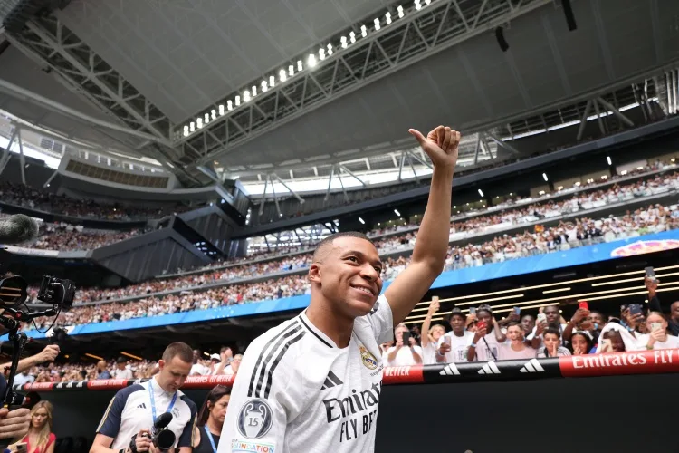 Florentino cho biết tỷ 1.5 lập kỷ lục? Thế giới đào bới: Real Madrid chào hàng triệu bảng 2 thời điểm đó