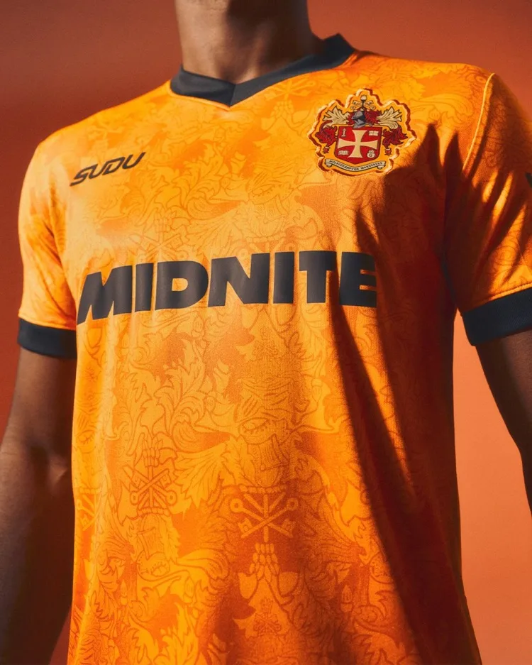 Wolves ra mắt áo đấu sân nhà mùa giải mới: tri ân truyền thống, biểu tượng thành phố Wolverhampton thay thế biểu tượng của đội