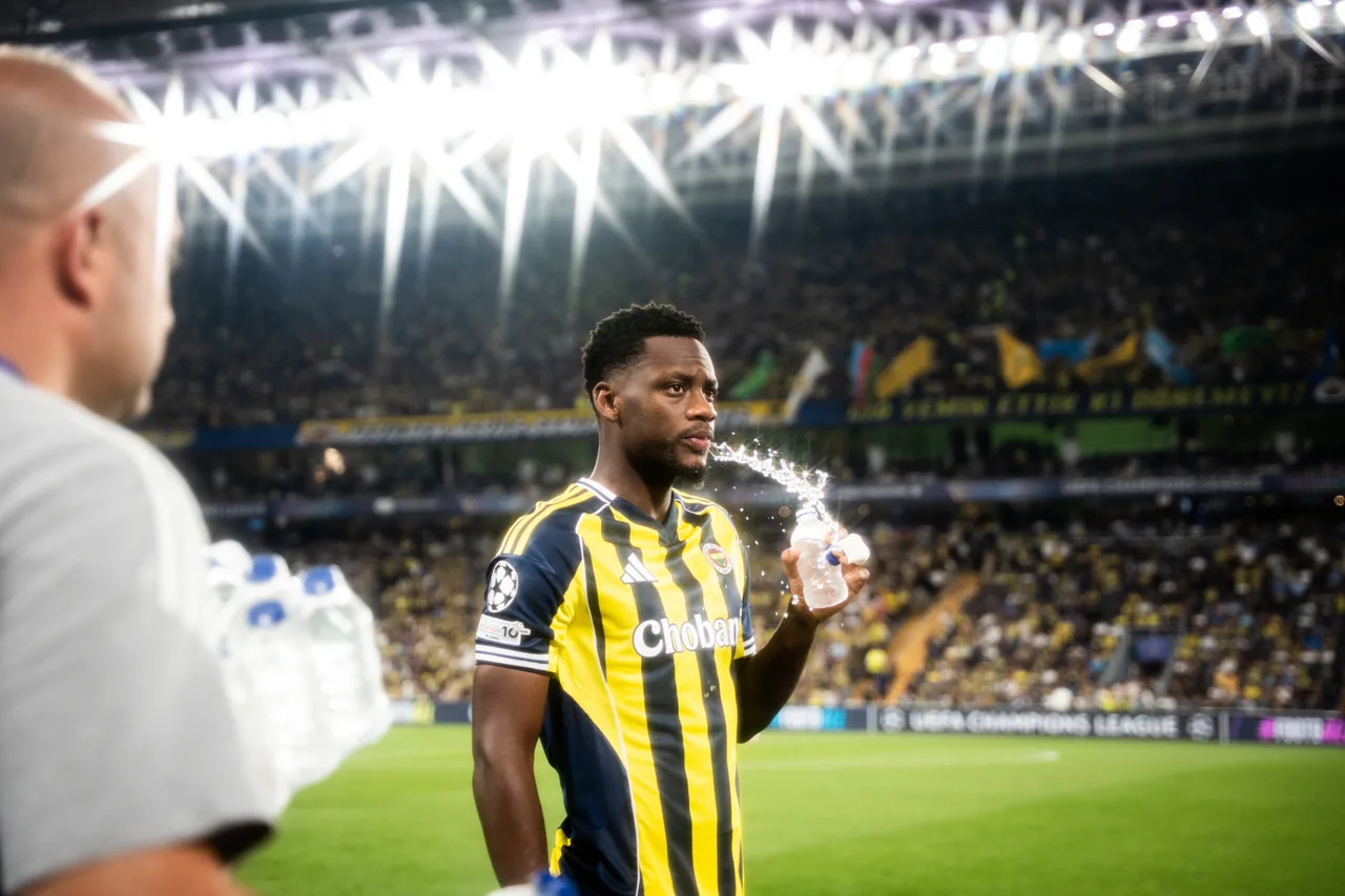 Truyền thông Thổ Nhĩ Kỳ: Duran hy vọng được gia nhập Fenerbahce, và người đại diện của anh đã thiết lập mối liên hệ với câu lạc bộ