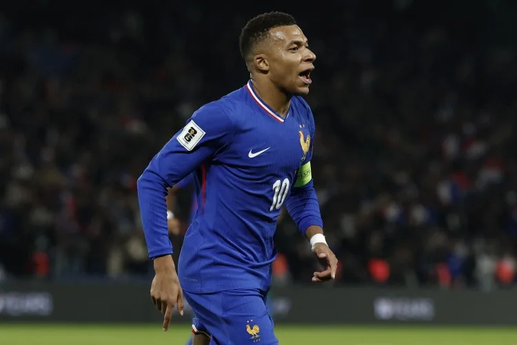 Deschamps không lo về Mbappe, nhắc học trò "để dành bàn thắng cho World Cup"
